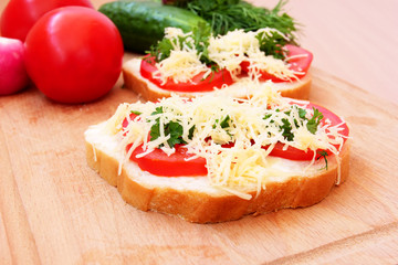 sandwich with tomato and cheese