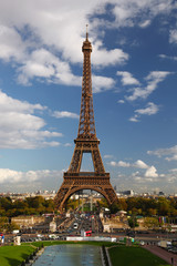 Fototapeta na wymiar Eiffel Tower with fountain in Paris, France
