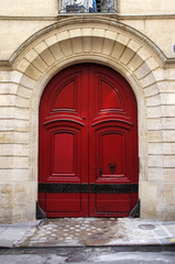 Grande porte à Paris