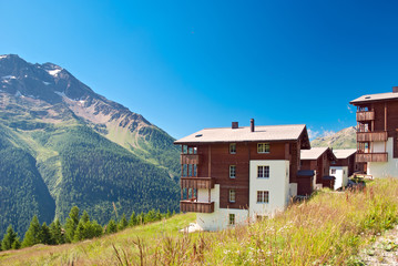 Urlaub in den Bergen: Ferdiendorf in den Schweizer Alpen