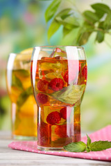 Iced tea with raspberries, lemon and mint