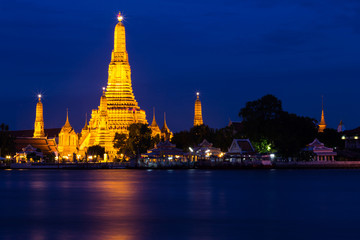 Naklejka premium Zmierzch Wat Arun buddyjskie miejsca kultu religijnego