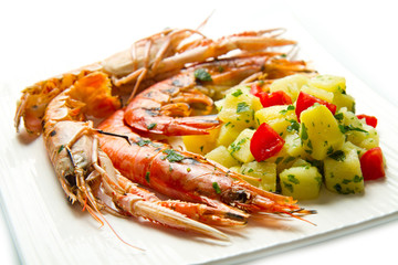 grilled prawns with potatoes