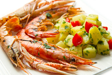 grilled prawns with potatoes