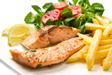 salmon fillets with grilled potatoes