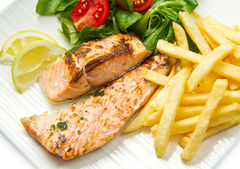 salmon fillets with grilled potatoes