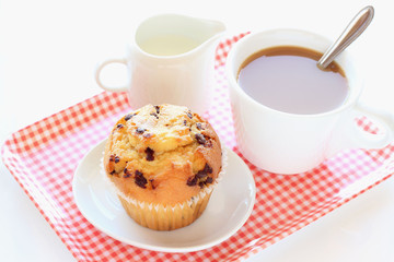 チョコチップマフィンとコーヒー
