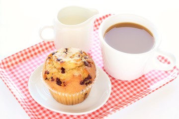 チョコチップマフィンとコーヒー