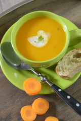 Gemüsesuppe aus Karotten