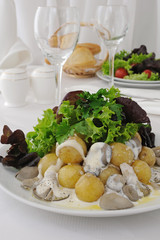Potatoes with mushrooms and cream sauce