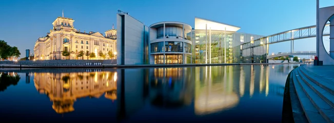 Foto op Canvas Berlijn Panorama Reichstag en Reichstagufer © draghicich