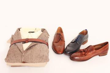Kleidung und Schuhe