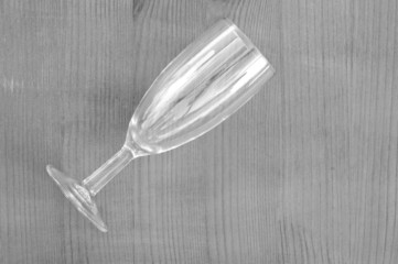 sektglas liegend sw