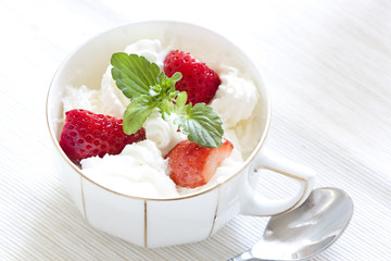 Strawberries with whipped cream