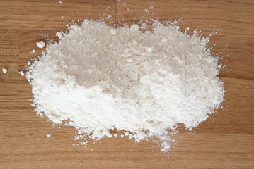 Fototapeta na wymiar Flour heap on wood