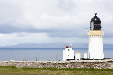 Fototapeta na wymiar Dunnet Head Lighthouse with Orkney in the background, Highlands,