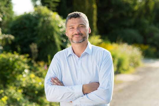 Portrait erwachsener Mann