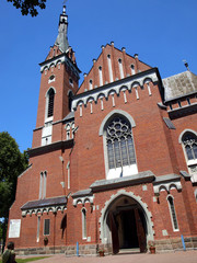 Fototapeta na wymiar Kościół Świętego Wojciecha w Wąwolnicy w pobliżu słynnej kaplicy p.