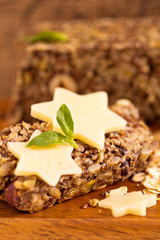 Bread with rolled oats, seeds and nuts