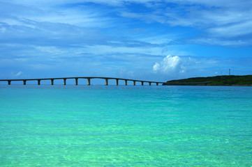 Obraz premium 前浜ビーチからの来間大橋