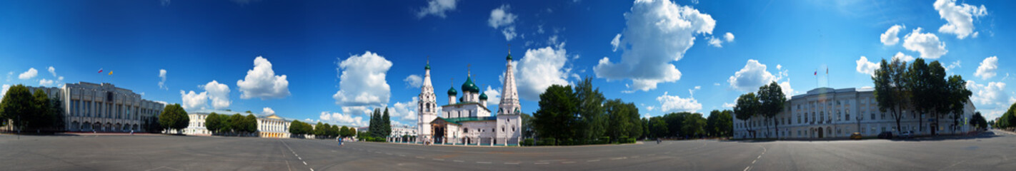 Fototapeta na wymiar Full panorama of Yaroslavl - central square