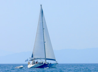 Obraz premium Beautiful sailboat sailing