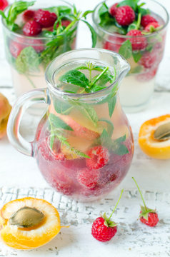 .Lemonade with raspberries and apricots