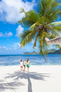 plage paradisiaque des Seychelles