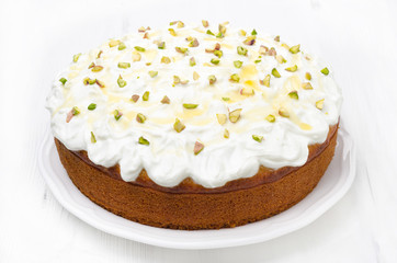 orange cake with Greek yogurt, honey and pistachios