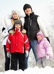 Obraz premium Happy family in winter park