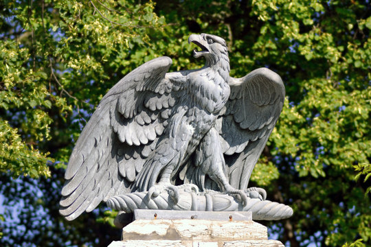 sculpture of eagle