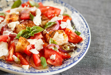 Rustic tomatoes salad