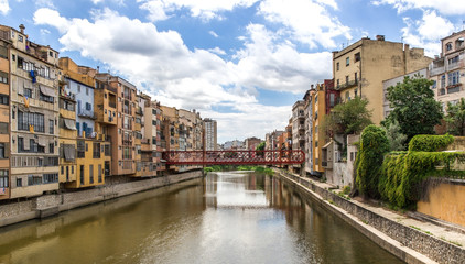 Fototapeta na wymiar Widok na rzekę Girona Onyar. Hiszpania