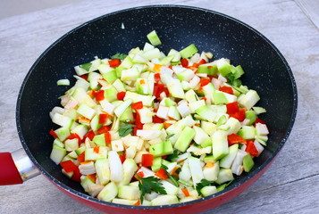 légumes crus ,courgette et poivrons d'été
