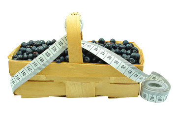 borówki i metr na białym tle © slawek_zelasko