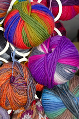 Wollkn&auml;uel, farbig.