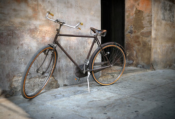 Fototapeta na wymiar Italian old-style bicycle