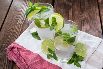 Sparkling Water with Limes and Mint