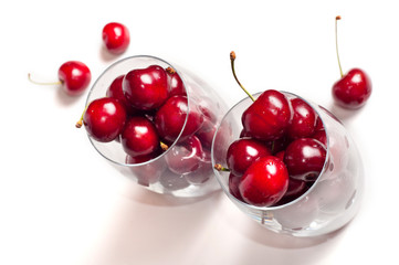 Obraz na płótnie Canvas cherries in glasses