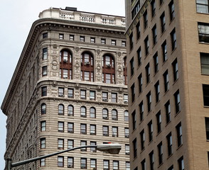 Fototapeta premium Immeubles anciens et lampadaire NYC