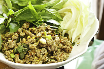 Spicy minced meat salad
