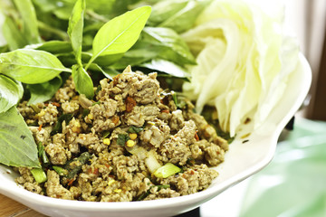 Spicy minced meat salad