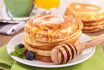 pancakes with honey