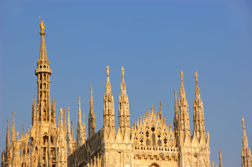 Madonnina con Duomo di Milano