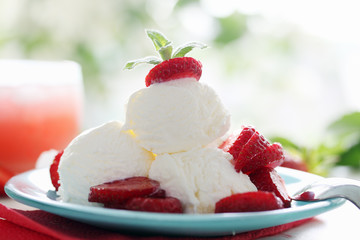 ice cream with strawberry