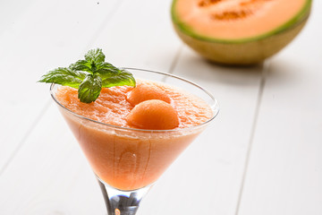 Mousse di melone e menta, fuoco selettivo