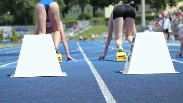 track and field female start