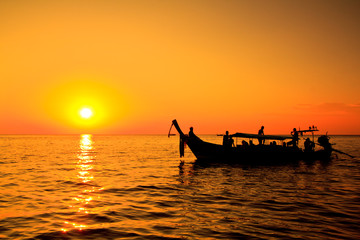 Fototapeta premium Boat in the sea with sunset sky