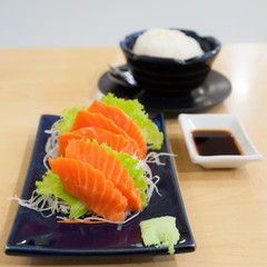 salmon sashimi with garnish
