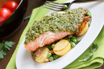 Salmon with pistachios and vegetables.